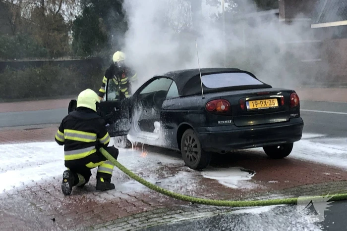 Veel rook bij autobrand