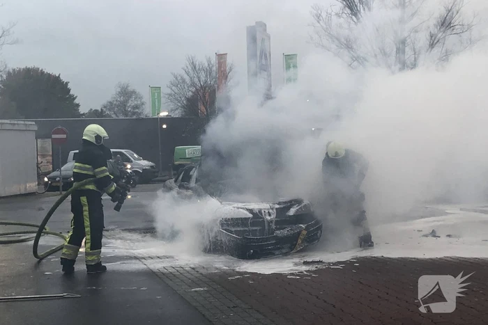 Veel rook bij autobrand