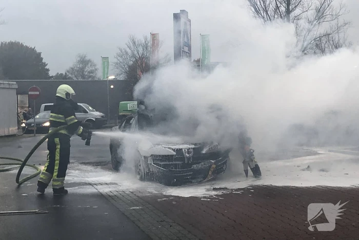 Veel rook bij autobrand