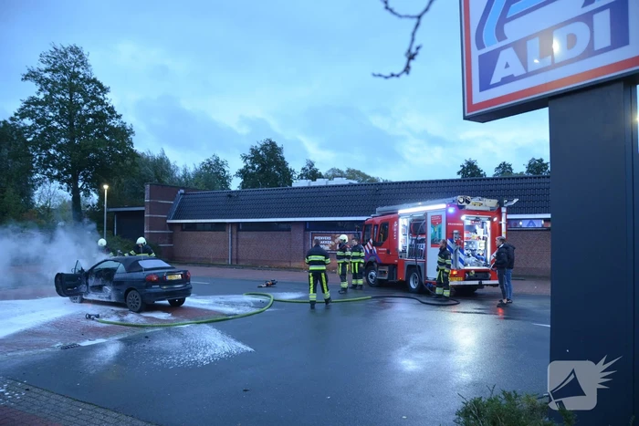 Veel rook bij autobrand