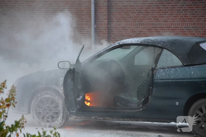 Veel rook bij autobrand