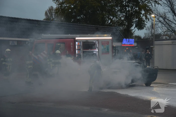 Veel rook bij autobrand