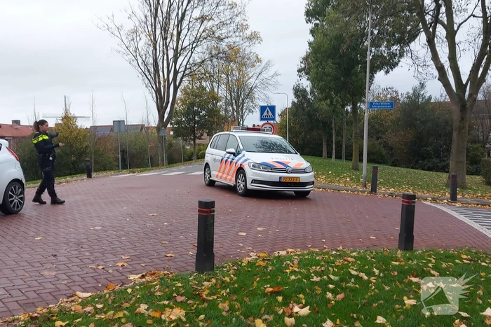 Twee auto's bertokken bij kop-staart botsing