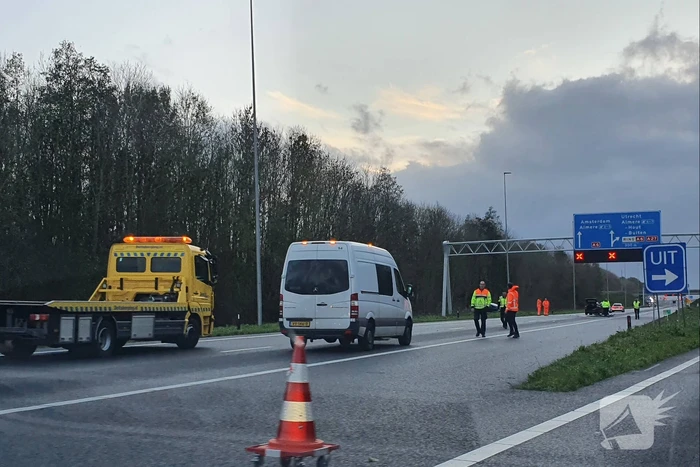 Snelweg afgesloten door ongeval met meerdere voertuigen