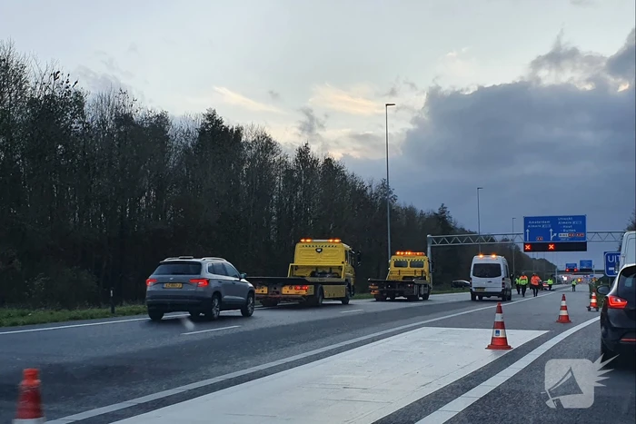 Snelweg afgesloten door ongeval met meerdere voertuigen