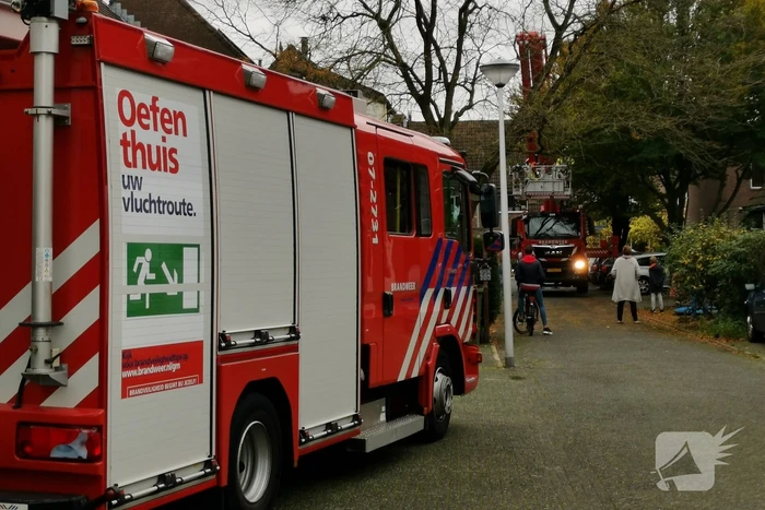 Brandweer verwijdert loshangende takken