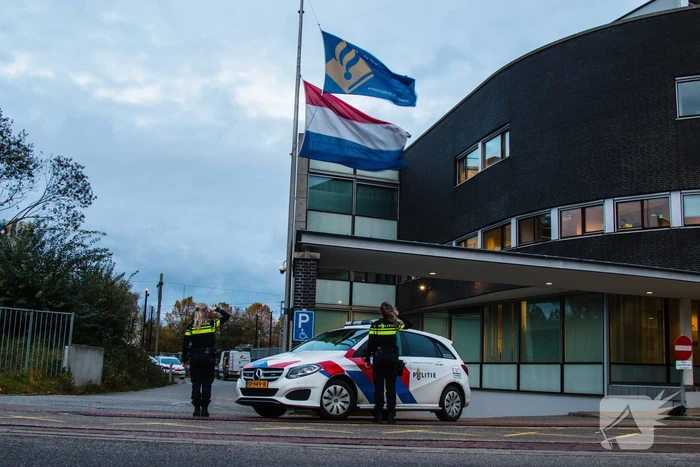 Vlag halfstok en eerbetoon voor overleden politieagent Jeroen Leuwerink (28)