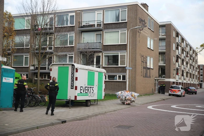 Politie doet inval in appartementencomplex