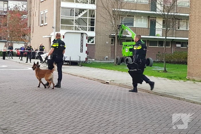 Politie doet inval in appartementencomplex