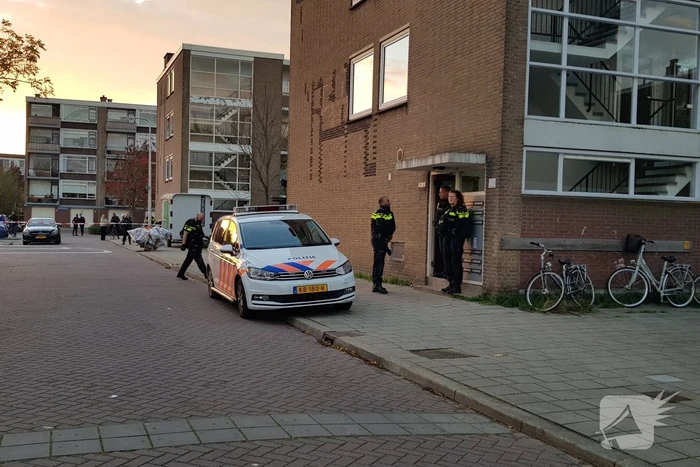 Politie doet inval in appartementencomplex