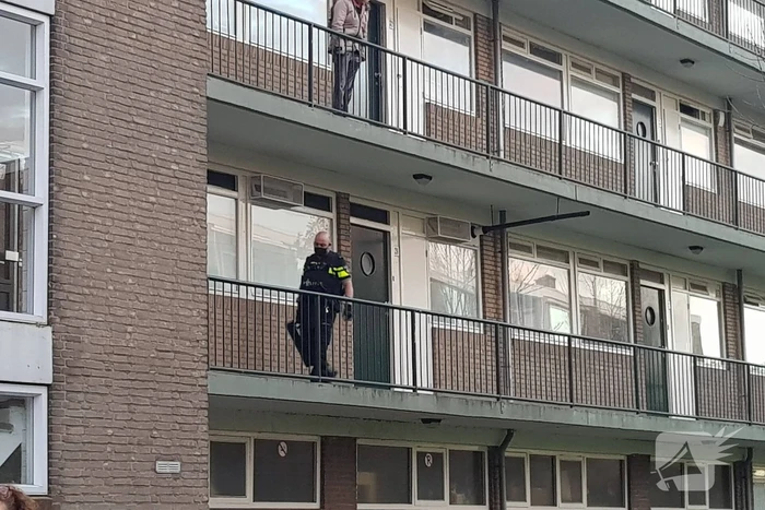 Politie doet inval in appartementencomplex