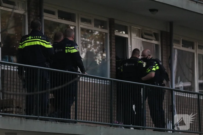 Politie doet inval in appartementencomplex
