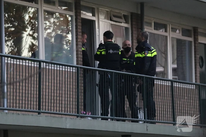 Politie doet inval in appartementencomplex