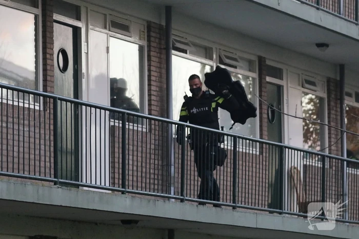Politie doet inval in appartementencomplex