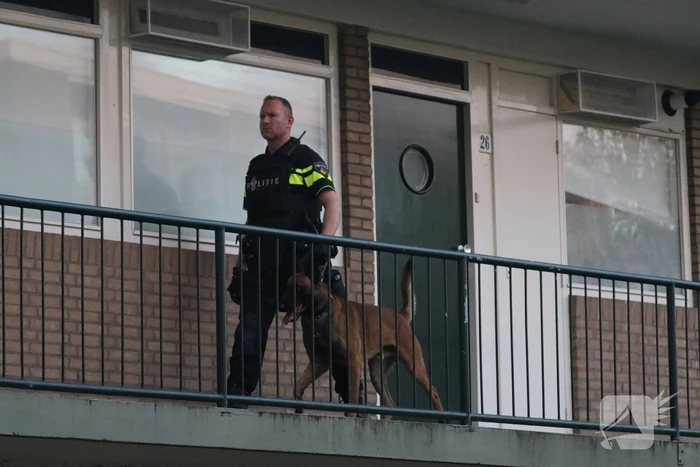 Politie doet inval in appartementencomplex
