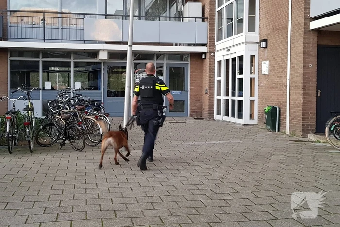 Politie doet inval in appartementencomplex