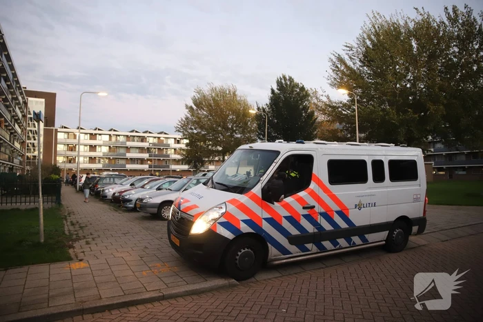 Politie doet inval in appartementencomplex