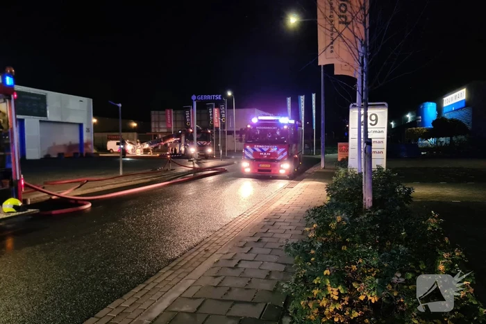 Grote brand in ijzerwarenhandel pand