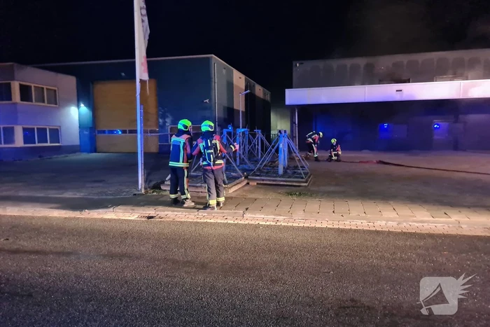 Grote brand in ijzerwarenhandel pand