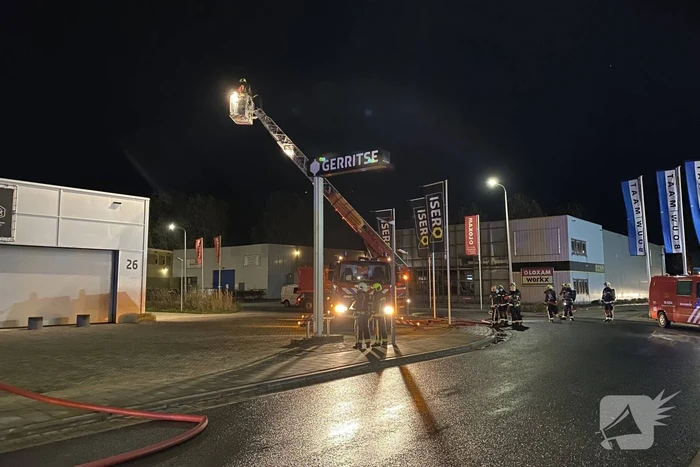 Grote brand in ijzerwarenhandel pand