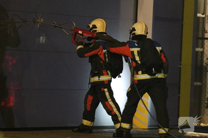 Grote brand in ijzerwarenhandel pand