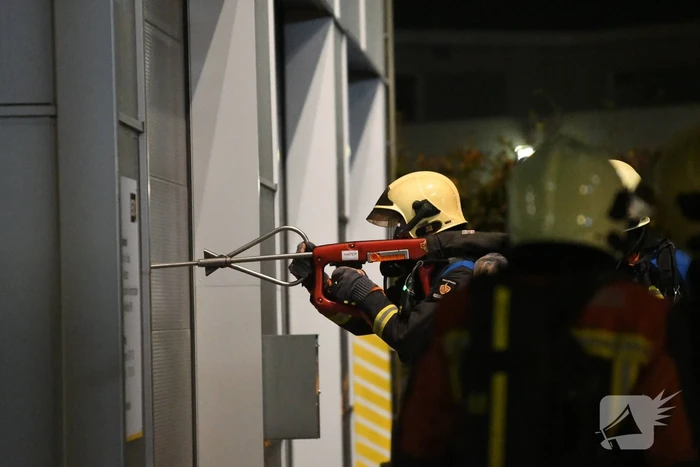 Grote brand in ijzerwarenhandel pand