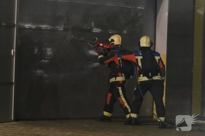 Grote brand in ijzerwarenhandel pand
