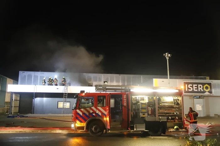 Grote brand in ijzerwarenhandel pand