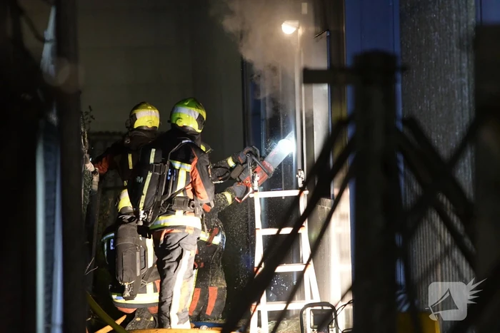 Grote brand in ijzerwarenhandel pand