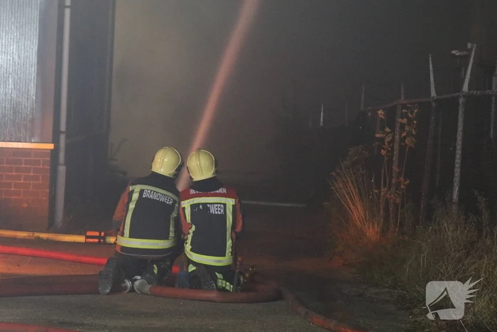 Grote brand in ijzerwarenhandel pand
