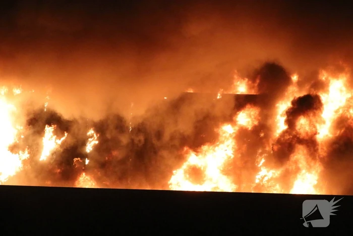 Grote brand in ijzerwarenhandel pand
