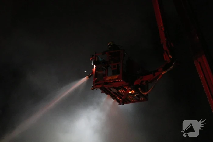 Grote brand in ijzerwarenhandel pand
