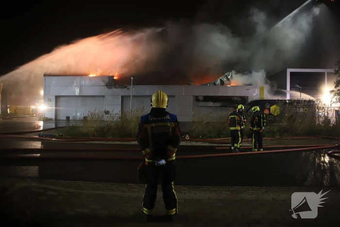 Grote brand in ijzerwarenhandel pand