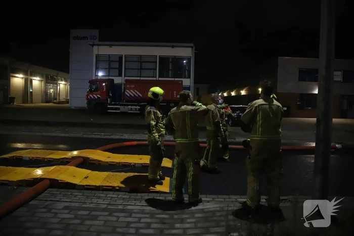 Grote brand in ijzerwarenhandel pand
