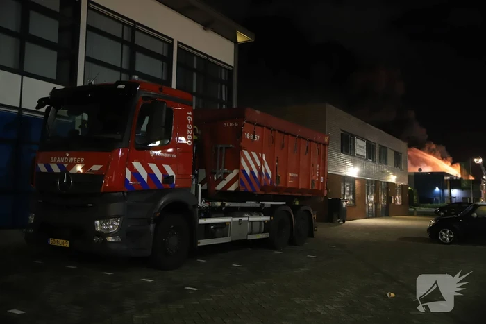 Grote brand in ijzerwarenhandel pand