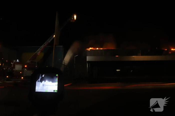 Grote brand in ijzerwarenhandel pand