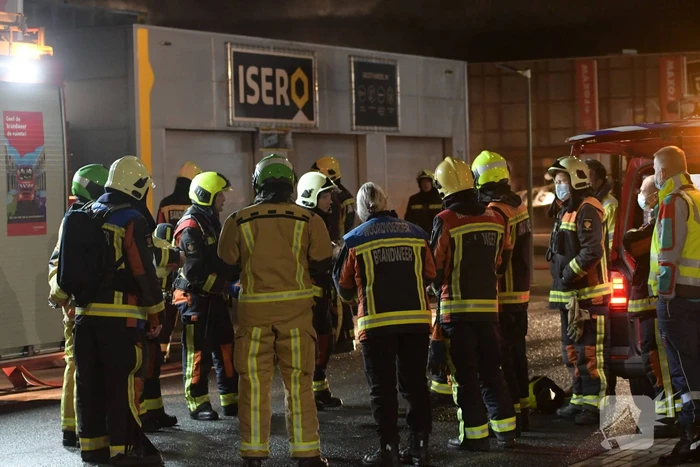 Grote brand in ijzerwarenhandel pand