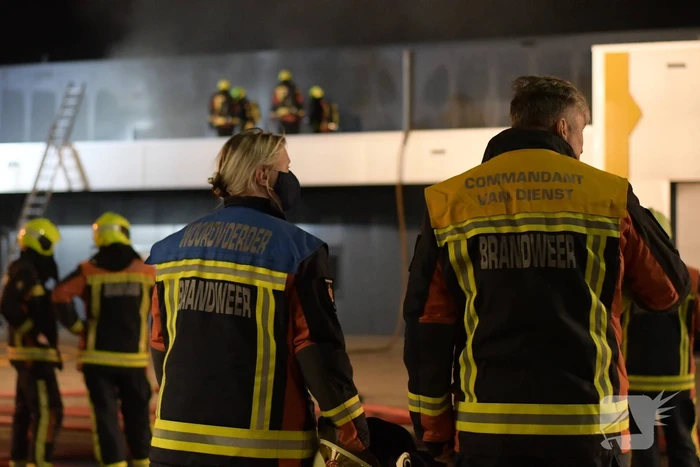 Grote brand in ijzerwarenhandel pand