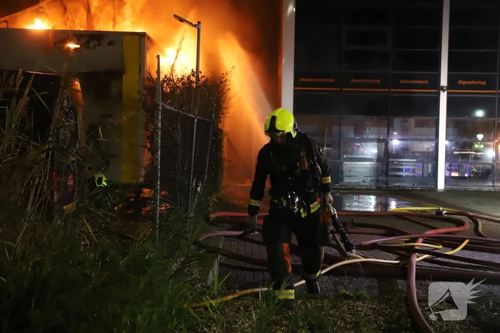 Grote brand in ijzerwarenhandel pand