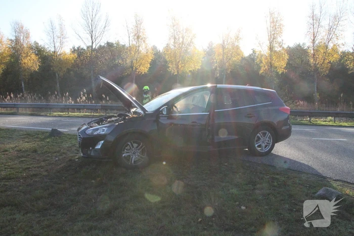 Vrachtwagen en personenwagen botsen op elkaar