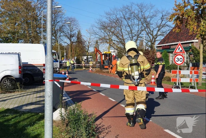Weg afgesloten na gaslekkage door graafwerkzaamheden