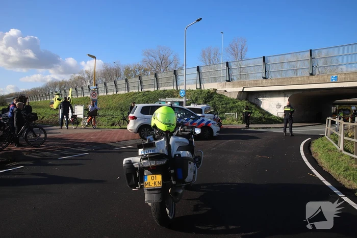 Traumahelikopter landt naast snelweg voor ernstig ongeval