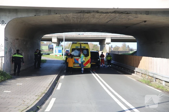 Traumahelikopter landt naast snelweg voor ernstig ongeval