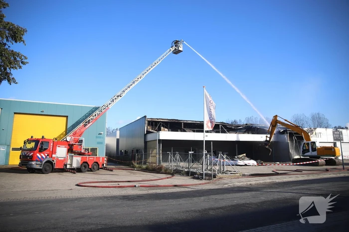 Day after grote brand ijzerwarenbedrijf Isero