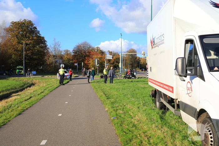 Scooterrijder gewond bij aanrijding met bestelbus
