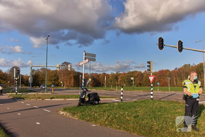 Scooterrijder gewond bij aanrijding met bestelbus