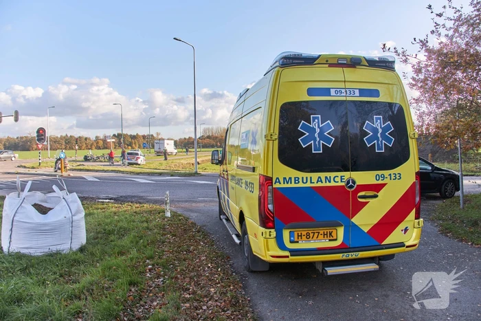 Scooterrijder gewond bij aanrijding met bestelbus