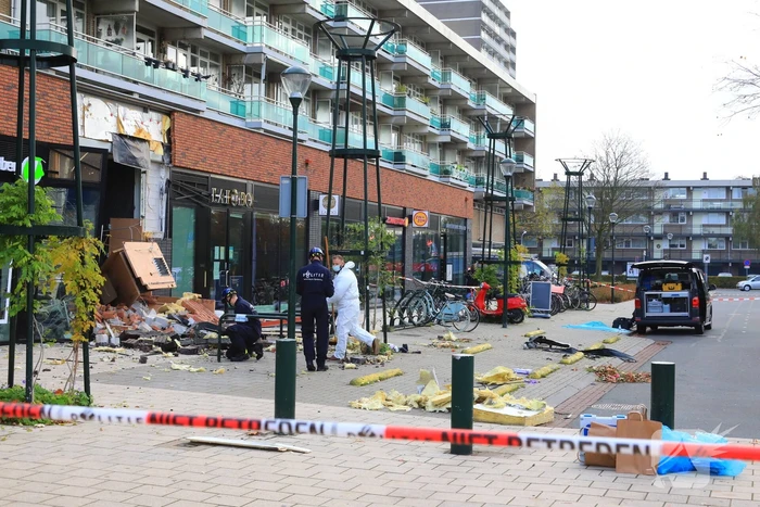 Ravage na plofkraak in het winkelcentrum