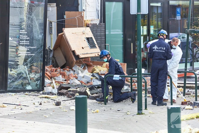 Ravage na plofkraak in het winkelcentrum