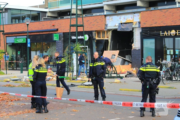 Ravage na plofkraak in het winkelcentrum